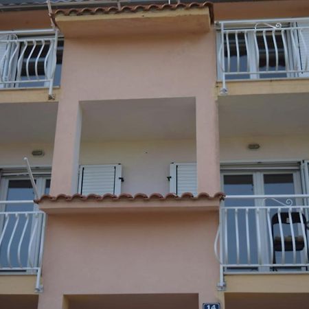 Apartments Marta Kaštel Novi Εξωτερικό φωτογραφία