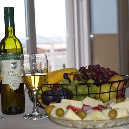 Apartments Marta Kaštel Novi Εξωτερικό φωτογραφία