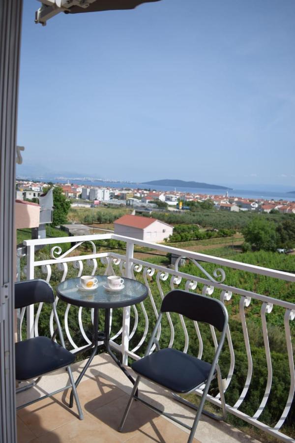 Apartments Marta Kaštel Novi Εξωτερικό φωτογραφία
