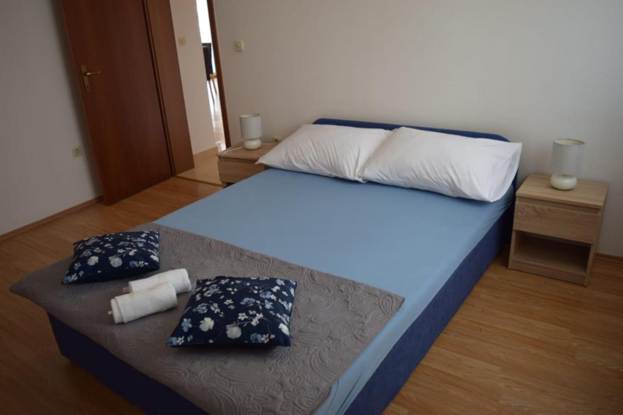 Apartments Marta Kaštel Novi Εξωτερικό φωτογραφία