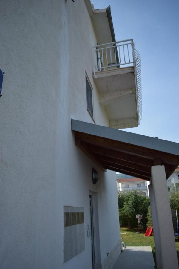 Apartments Marta Kaštel Novi Εξωτερικό φωτογραφία