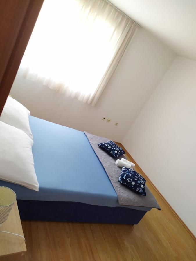 Apartments Marta Kaštel Novi Εξωτερικό φωτογραφία