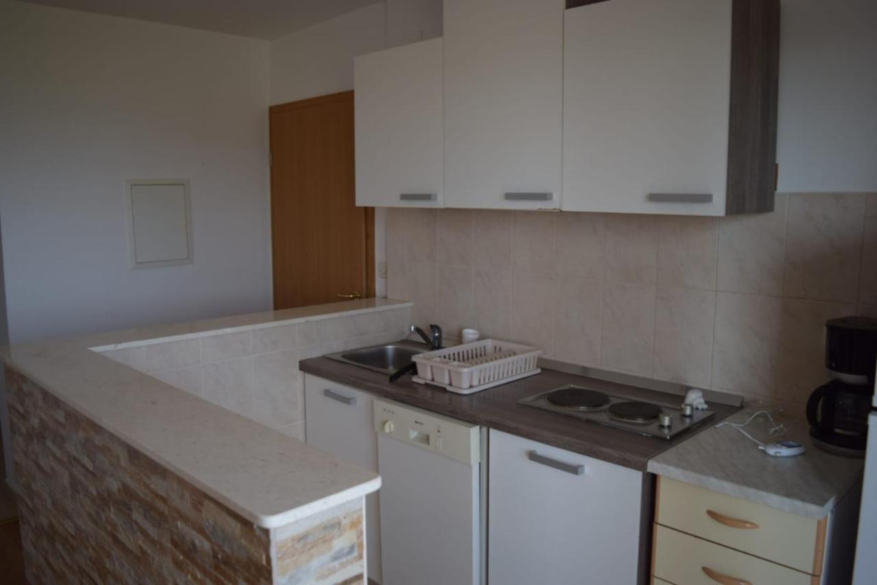 Apartments Marta Kaštel Novi Εξωτερικό φωτογραφία
