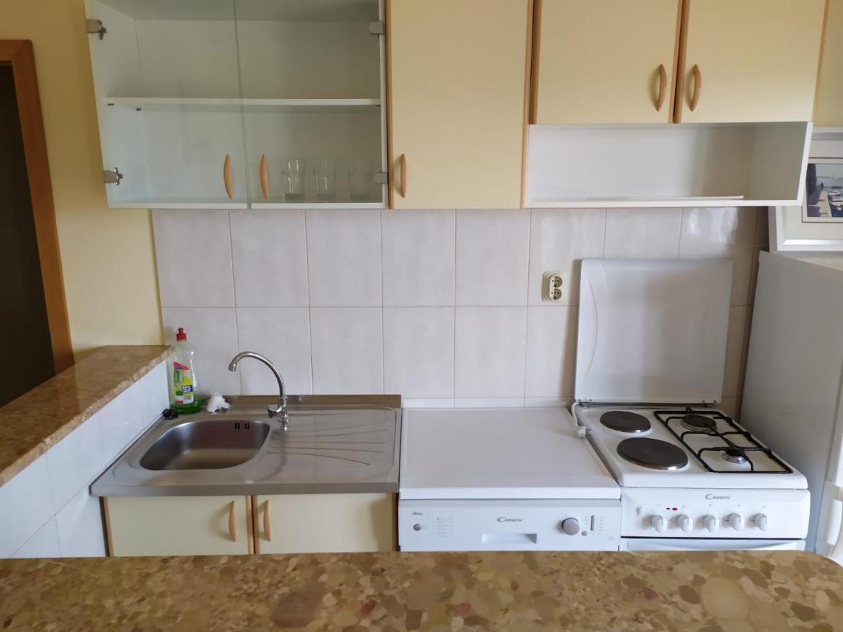 Apartments Marta Kaštel Novi Εξωτερικό φωτογραφία