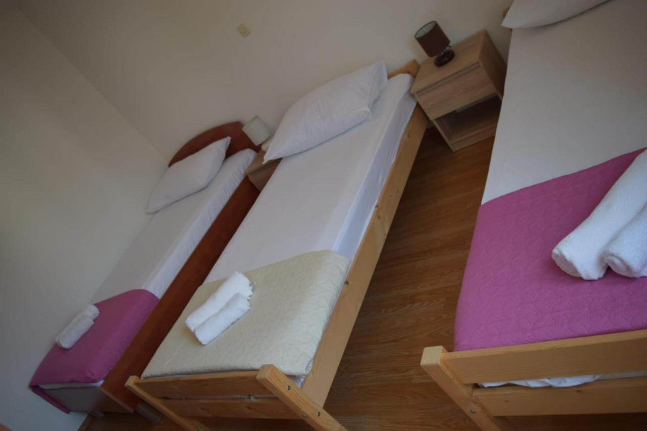 Apartments Marta Kaštel Novi Εξωτερικό φωτογραφία