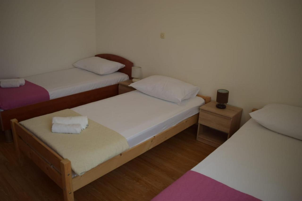 Apartments Marta Kaštel Novi Εξωτερικό φωτογραφία