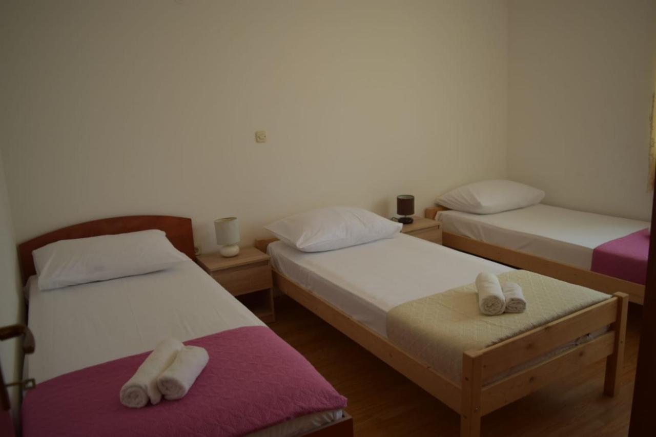 Apartments Marta Kaštel Novi Εξωτερικό φωτογραφία