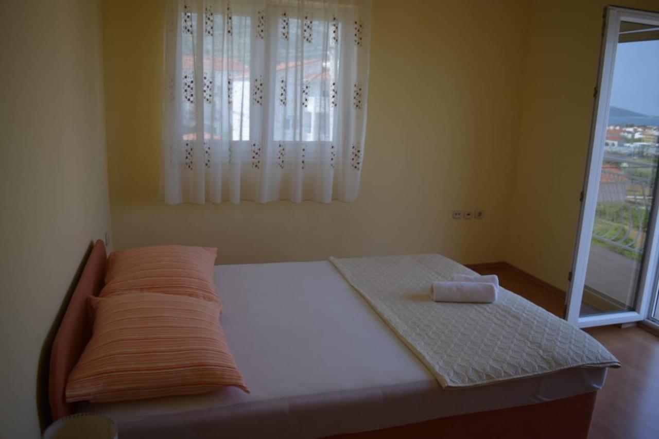 Apartments Marta Kaštel Novi Εξωτερικό φωτογραφία