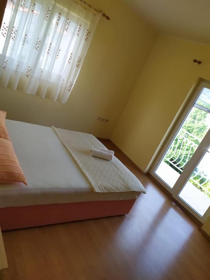 Apartments Marta Kaštel Novi Εξωτερικό φωτογραφία