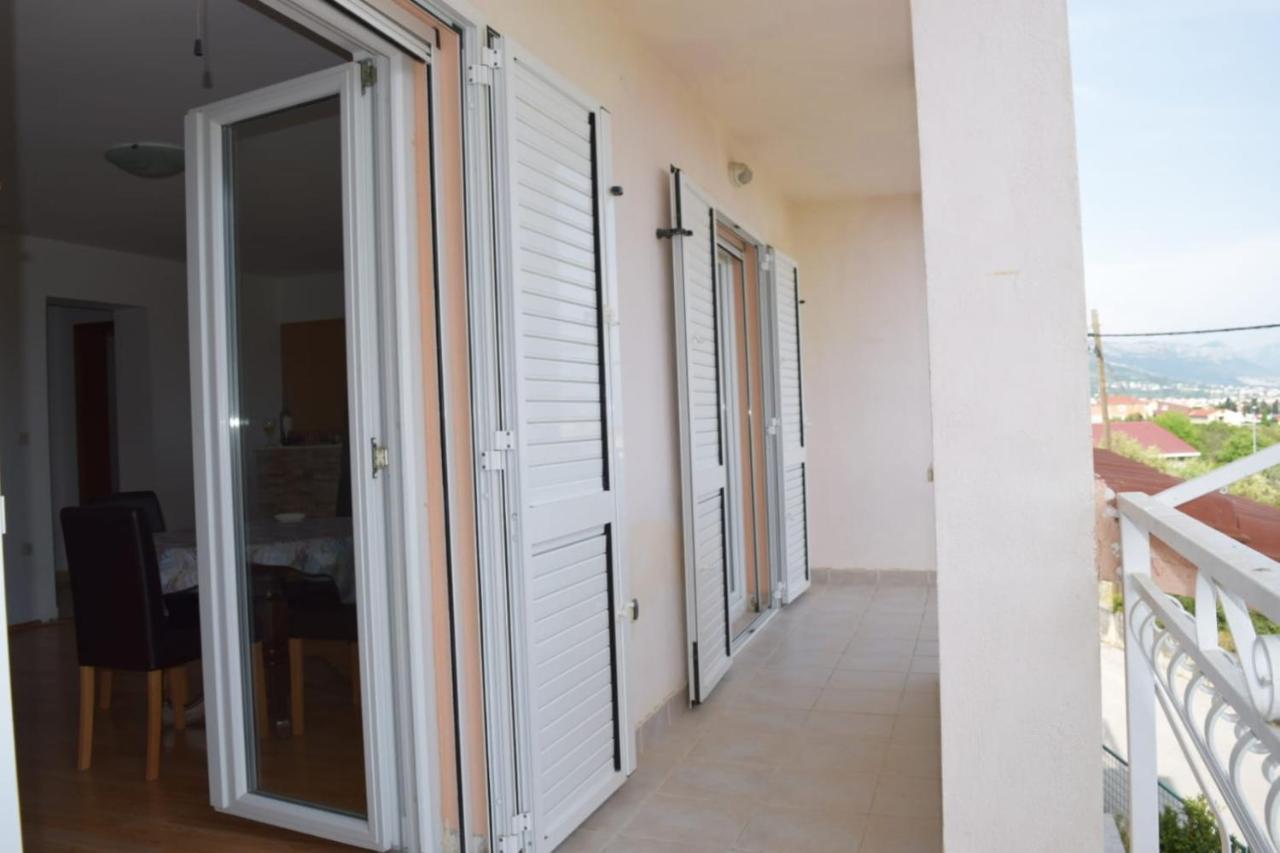 Apartments Marta Kaštel Novi Εξωτερικό φωτογραφία