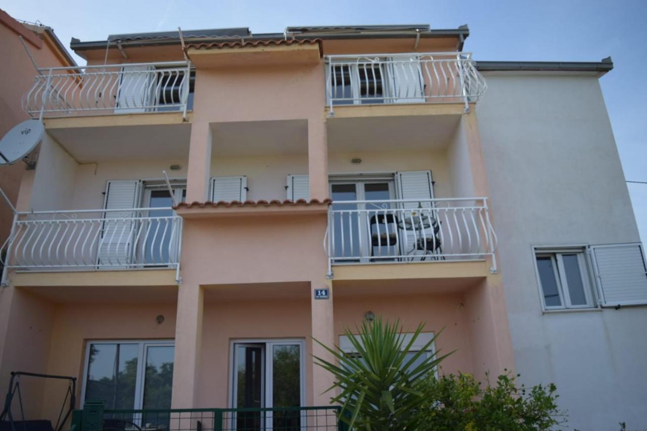 Apartments Marta Kaštel Novi Εξωτερικό φωτογραφία