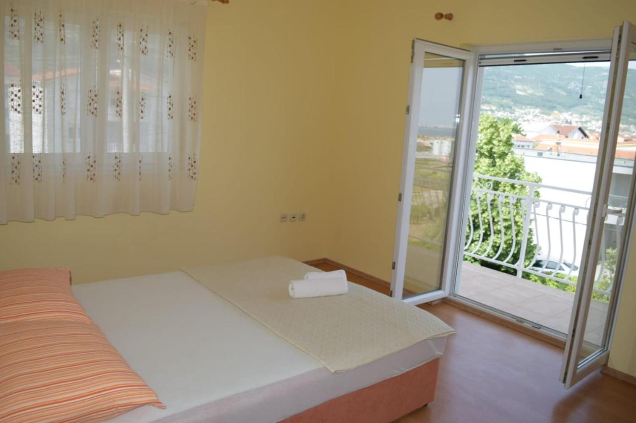 Apartments Marta Kaštel Novi Εξωτερικό φωτογραφία