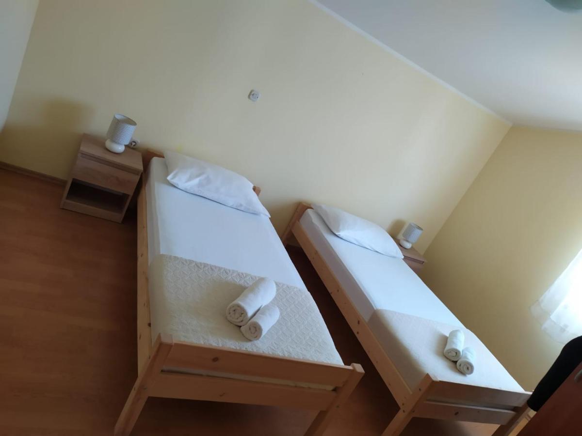 Apartments Marta Kaštel Novi Εξωτερικό φωτογραφία