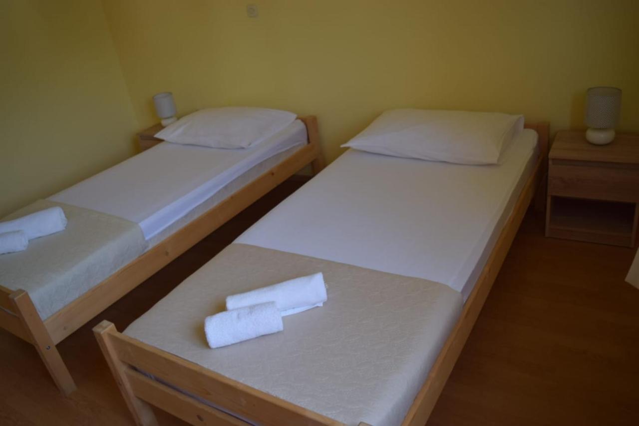 Apartments Marta Kaštel Novi Εξωτερικό φωτογραφία
