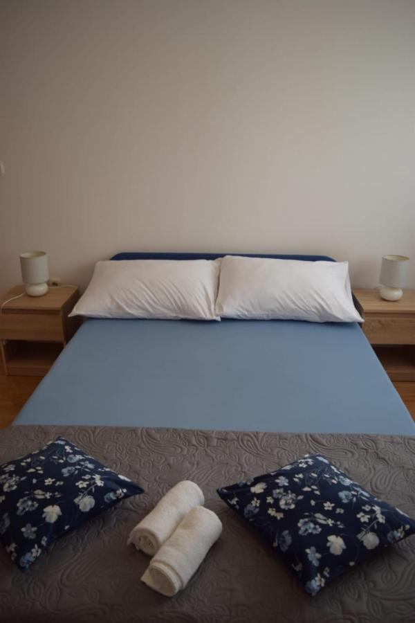 Apartments Marta Kaštel Novi Εξωτερικό φωτογραφία