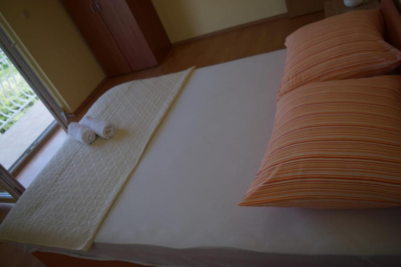 Apartments Marta Kaštel Novi Εξωτερικό φωτογραφία